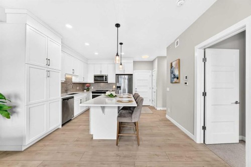 3407-80 Greenbriar Place Nw, Calgary, AB - Indoor Photo Showing Kitchen With Upgraded Kitchen