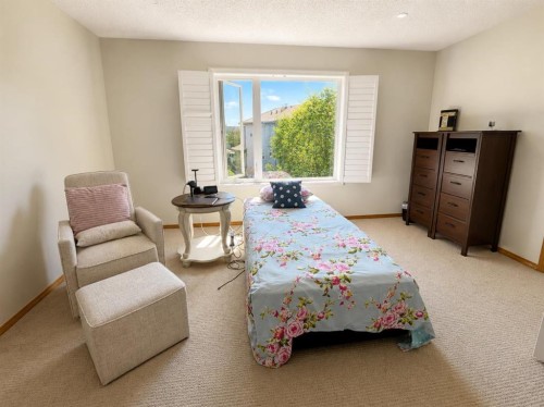 513 Sierra Madre Court Sw, Calgary, AB - Indoor Photo Showing Bedroom