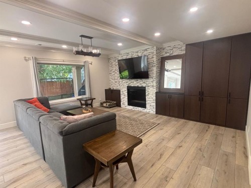 513 Sierra Madre Court Sw, Calgary, AB - Indoor Photo Showing Living Room With Fireplace
