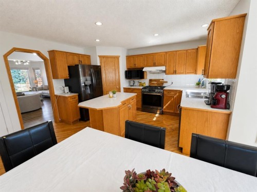 513 Sierra Madre Court Sw, Calgary, AB - Indoor Photo Showing Kitchen With Double Sink