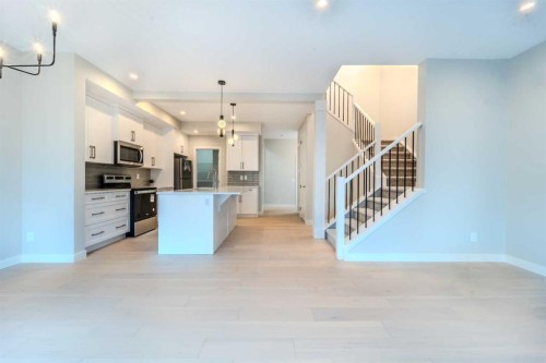 124 Waterford Way, Chestermere, AB - Indoor Photo Showing Kitchen