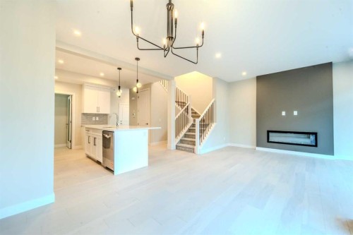 124 Waterford Way, Chestermere, AB - Indoor Photo Showing Kitchen