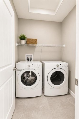 124 Waterford Way, Chestermere, AB - Indoor Photo Showing Laundry Room