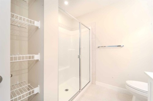 124 Waterford Way, Chestermere, AB - Indoor Photo Showing Bathroom