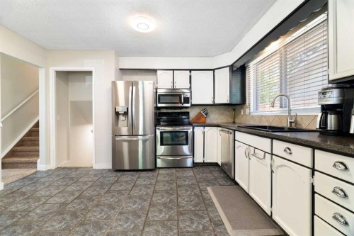 76 Pinebrook Close Ne, Calgary, AB 