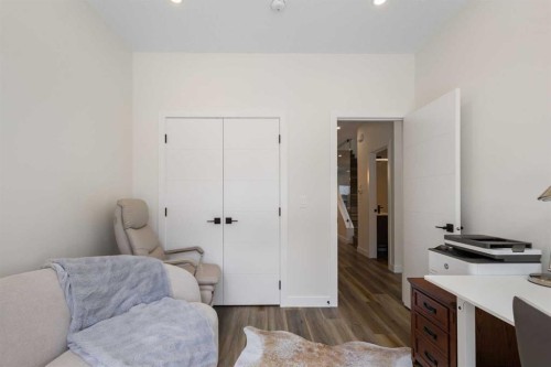 2424 25 Avenue Nw, Calgary, AB - Indoor