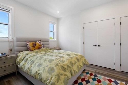 2424 25 Avenue Nw, Calgary, AB - Indoor Photo Showing Bedroom