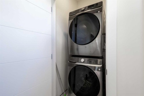 2424 25 Avenue Nw, Calgary, AB - Indoor Photo Showing Laundry Room