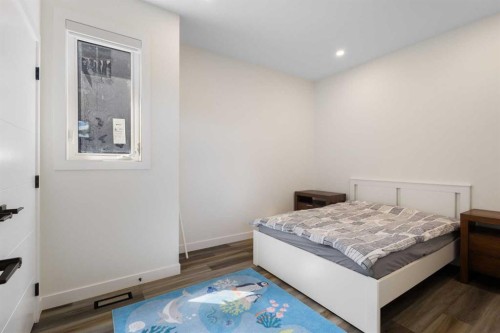 2424 25 Avenue Nw, Calgary, AB - Indoor Photo Showing Bedroom