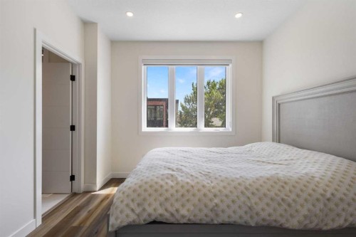 2424 25 Avenue Nw, Calgary, AB - Indoor Photo Showing Bedroom