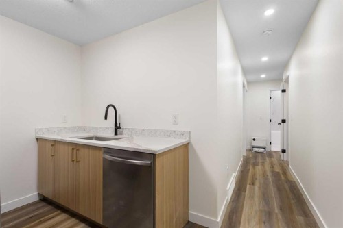 2424 25 Avenue Nw, Calgary, AB - Indoor