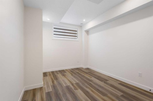 2424 25 Avenue Nw, Calgary, AB - Indoor Photo Showing Other Room