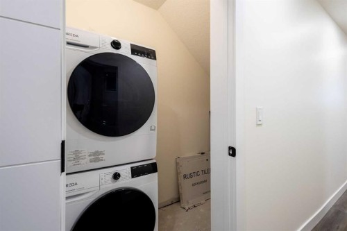 2424 25 Avenue Nw, Calgary, AB - Indoor Photo Showing Laundry Room