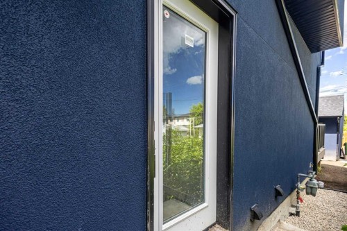 2424 25 Avenue Nw, Calgary, AB - Outdoor