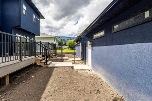 2424 25 Avenue Nw, Calgary, AB - Outdoor With Exterior