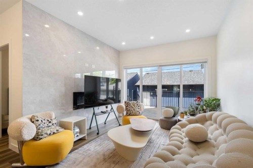 2424 25 Avenue Nw, Calgary, AB - Indoor Photo Showing Living Room