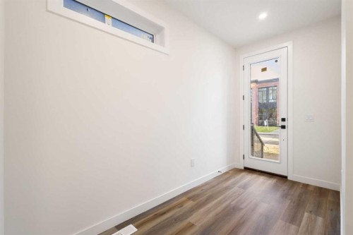 2426 25 Avenue Nw, Calgary, AB - Indoor Photo Showing Other Room