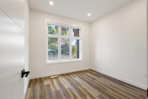 2426 25 Avenue Nw, Calgary, AB - Indoor Photo Showing Other Room