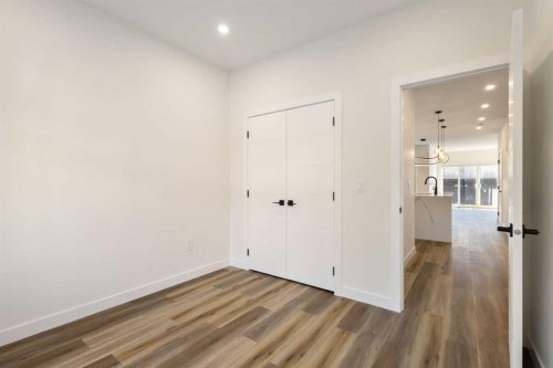 2426 25 Avenue Nw, Calgary, AB - Indoor Photo Showing Other Room