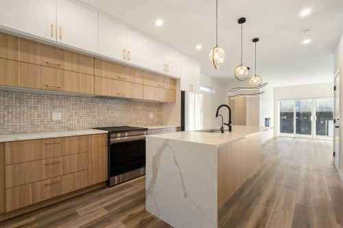 2426 25 Avenue Nw, Calgary, AB - Indoor Photo Showing Kitchen With Upgraded Kitchen