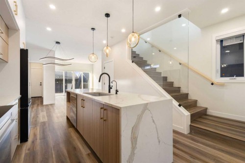 2426 25 Avenue Nw, Calgary, AB - Indoor Photo Showing Kitchen With Upgraded Kitchen