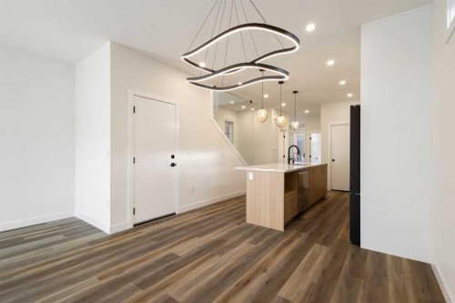 2426 25 Avenue Nw, Calgary, AB - Indoor