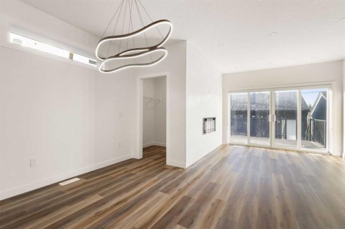 2426 25 Avenue Nw, Calgary, AB - Indoor Photo Showing Other Room