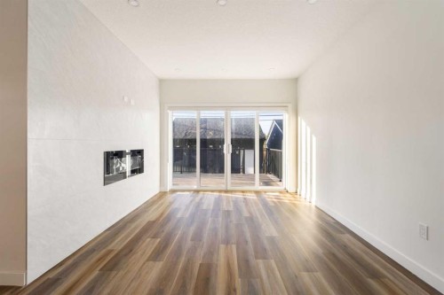 2426 25 Avenue Nw, Calgary, AB - Indoor Photo Showing Other Room