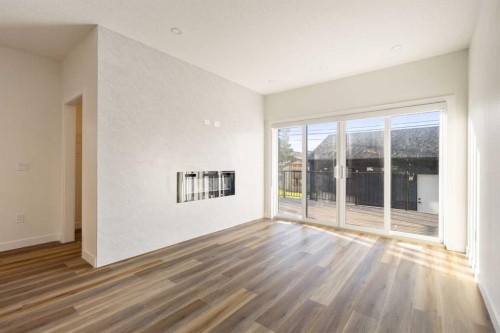 2426 25 Avenue Nw, Calgary, AB - Indoor