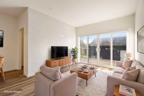 2426 25 Avenue Nw, Calgary, AB - Indoor Photo Showing Living Room