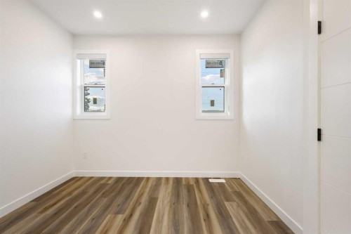 2426 25 Avenue Nw, Calgary, AB - Indoor Photo Showing Other Room