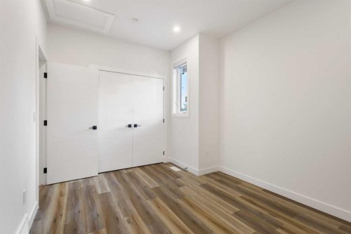 2426 25 Avenue Nw, Calgary, AB - Indoor Photo Showing Other Room