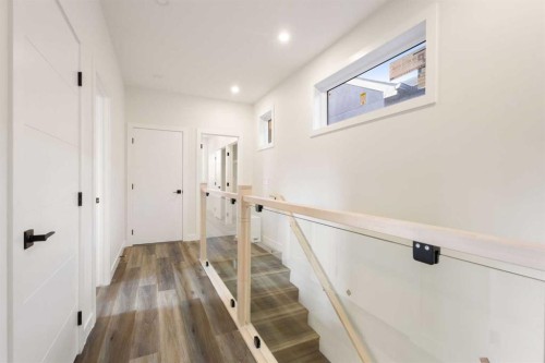 2426 25 Avenue Nw, Calgary, AB - Indoor Photo Showing Other Room