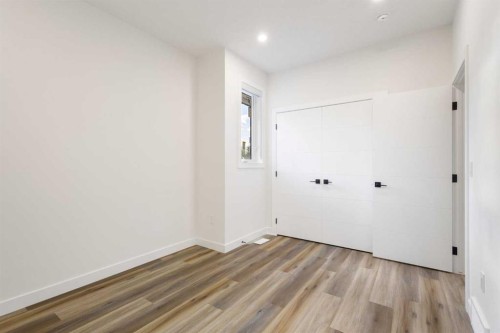2426 25 Avenue Nw, Calgary, AB - Indoor Photo Showing Other Room