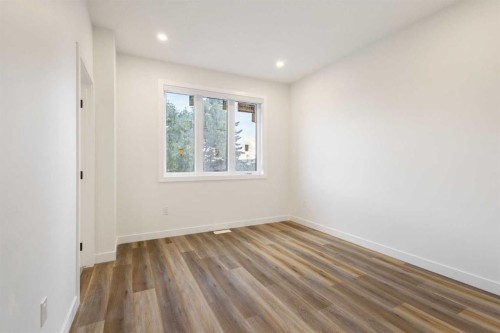 2426 25 Avenue Nw, Calgary, AB - Indoor Photo Showing Other Room
