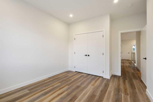 2426 25 Avenue Nw, Calgary, AB - Indoor Photo Showing Other Room