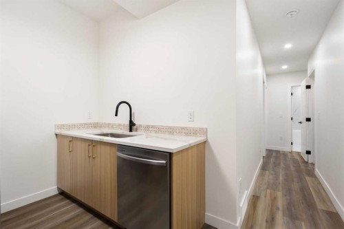 2426 25 Avenue Nw, Calgary, AB - Indoor