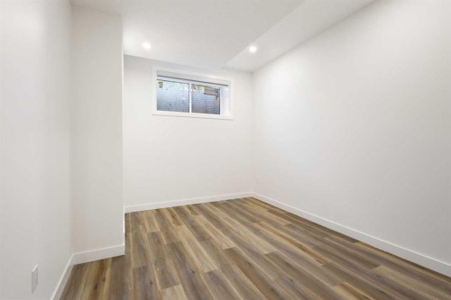 2426 25 Avenue Nw, Calgary, AB - Indoor Photo Showing Other Room