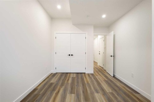 2426 25 Avenue Nw, Calgary, AB - Indoor Photo Showing Other Room