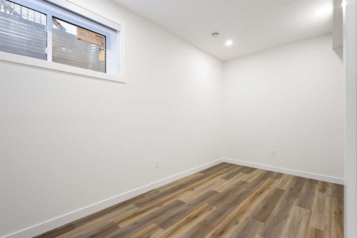 2426 25 Avenue Nw, Calgary, AB - Indoor Photo Showing Other Room
