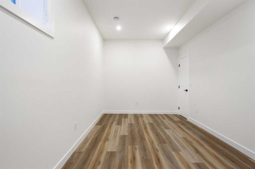 2426 25 Avenue Nw, Calgary, AB - Indoor Photo Showing Other Room