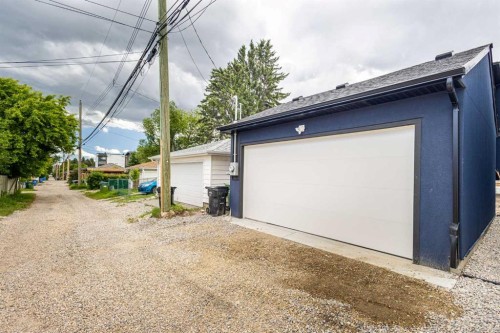 2426 25 Avenue Nw, Calgary, AB - Outdoor
