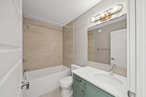 644 Sora Boulevard Se, Calgary, AB - Indoor Photo Showing Bathroom