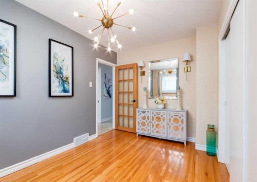 425 Woodland Crescent Se, Calgary, AB 