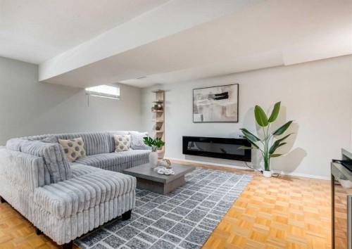 425 Woodland Crescent Se, Calgary, AB 