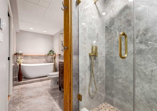 425 Woodland Crescent Se, Calgary, AB 