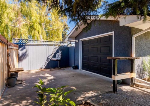 425 Woodland Crescent Se, Calgary, AB 