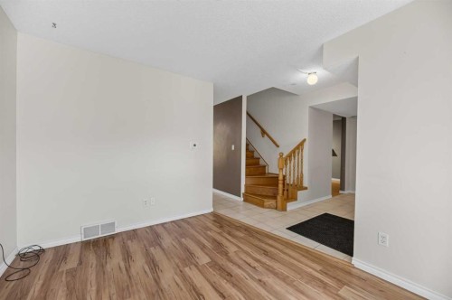 75 Everglade Drive Se, Airdrie, AB - Indoor Photo Showing Other Room