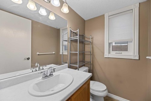 75 Everglade Drive Se, Airdrie, AB - Indoor Photo Showing Bathroom