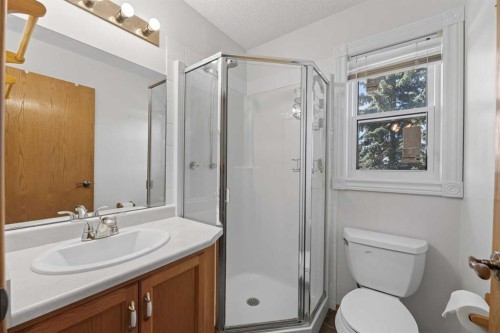 75 Everglade Drive Se, Airdrie, AB - Indoor Photo Showing Bathroom